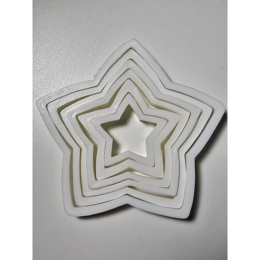 Wilton White Nesting Stars Cookie Cutters 6 Piece Set Made in Hong Kong 2-5 Inch